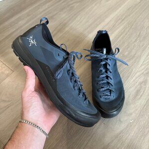 ARC'TERYX - Konseal LT Rubber-Timmed Mesh Hiking Sneakers - Blue
